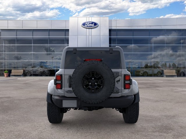 Ford Bronco Vehicle Full-screen Gallery Image 5
