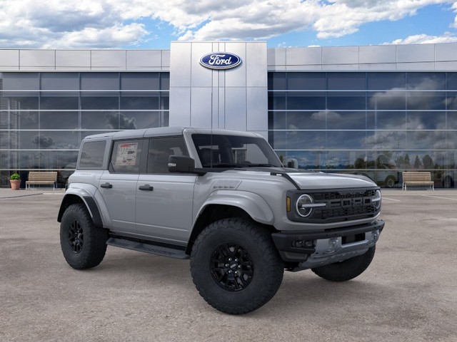 Ford Bronco Vehicle Full-screen Gallery Image 7