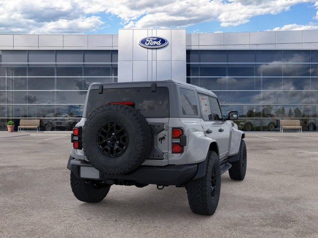 Ford Bronco Vehicle Full-screen Gallery Image 8