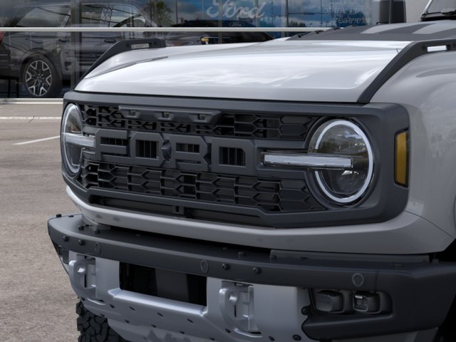 Ford Bronco Vehicle Full-screen Gallery Image 19