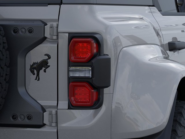 Ford Bronco Vehicle Full-screen Gallery Image 23