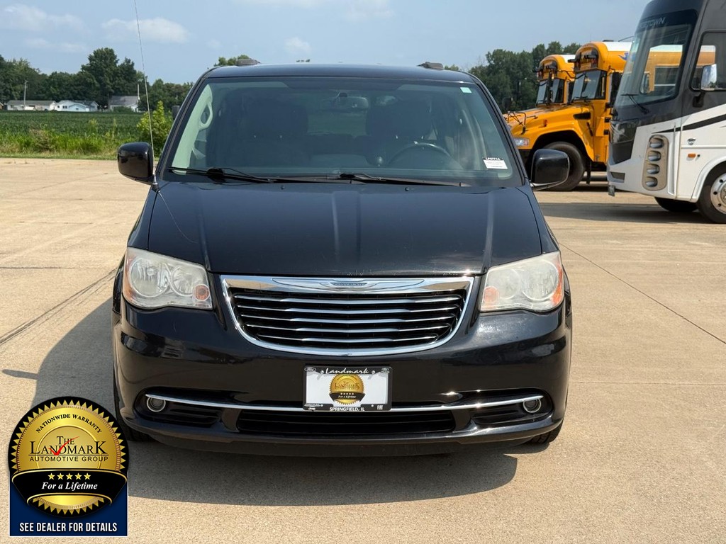 Chrysler Town & Country Vehicle Full-screen Gallery Image 2