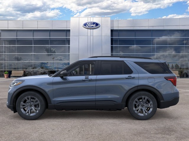 Ford Explorer Vehicle Full-screen Gallery Image 3