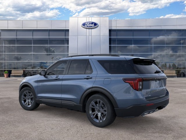 Ford Explorer Vehicle Full-screen Gallery Image 4
