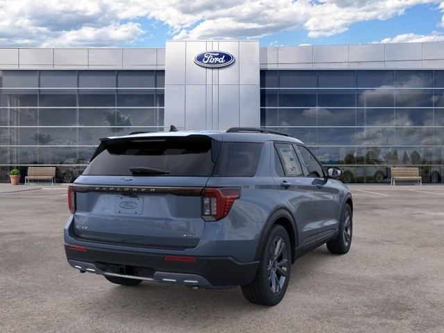 Ford Explorer Vehicle Full-screen Gallery Image 8