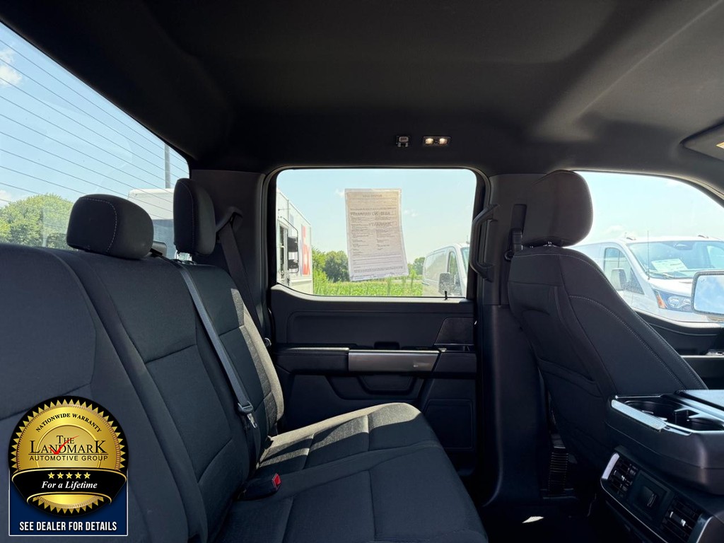 Ford F-150 Vehicle Full-screen Gallery Image 16