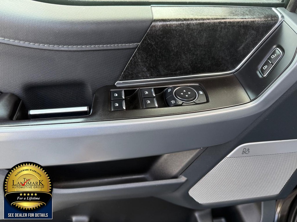 Ford F-150 Vehicle Full-screen Gallery Image 8