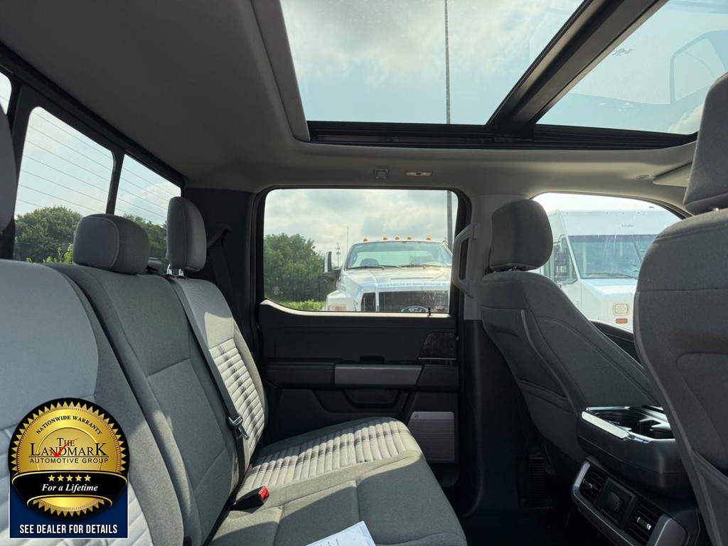Ford F-150 Vehicle Full-screen Gallery Image 16