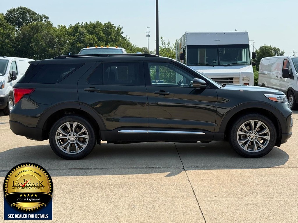 Ford Explorer Vehicle Full-screen Gallery Image 4