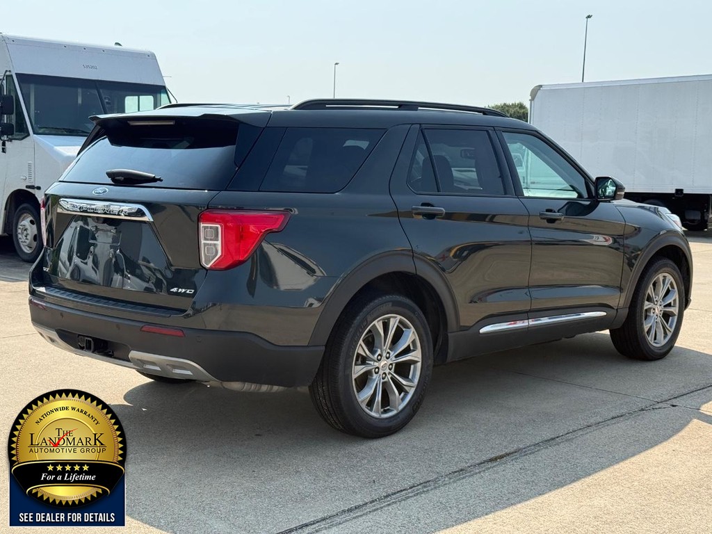Ford Explorer Vehicle Full-screen Gallery Image 5