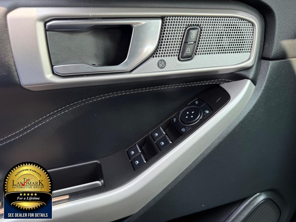 Ford Explorer Vehicle Full-screen Gallery Image 8