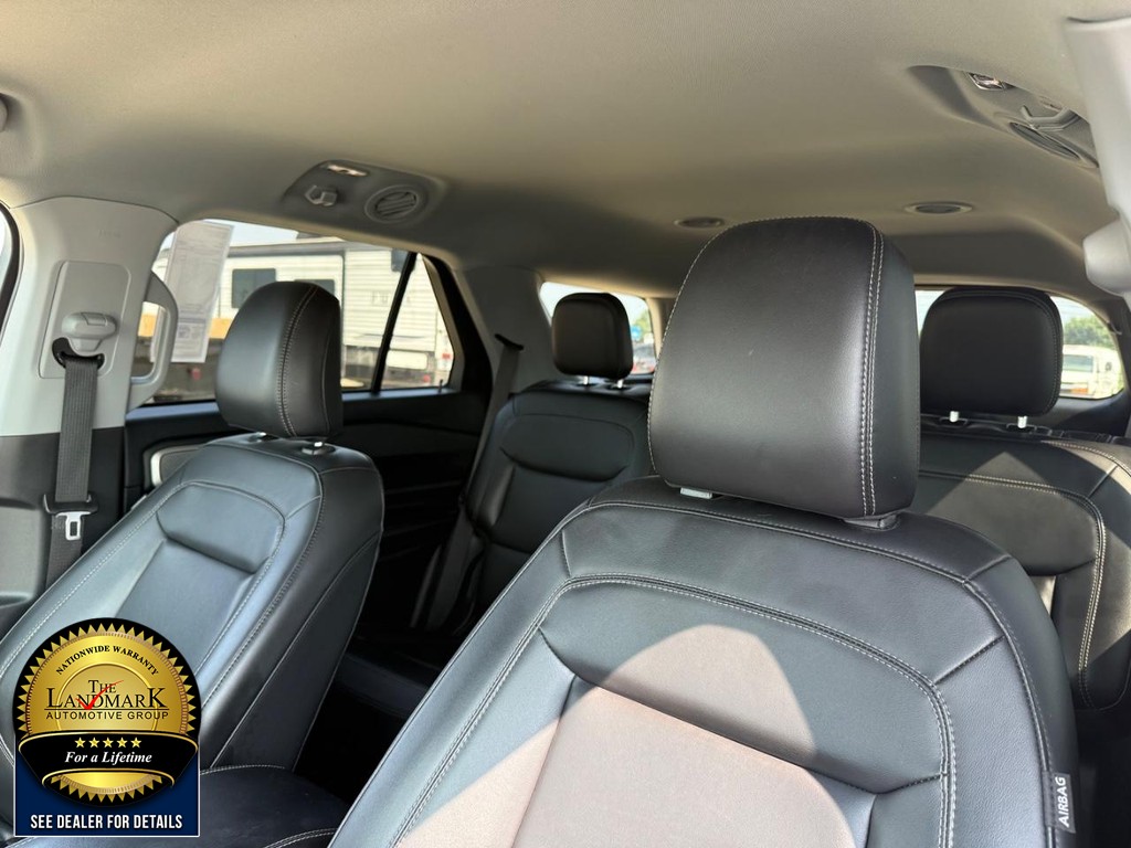 Ford Explorer Vehicle Full-screen Gallery Image 9