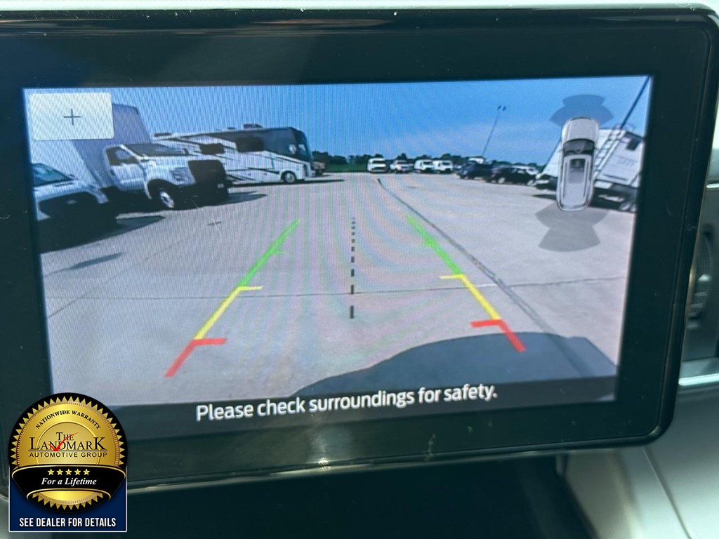 Ford Explorer Vehicle Full-screen Gallery Image 13