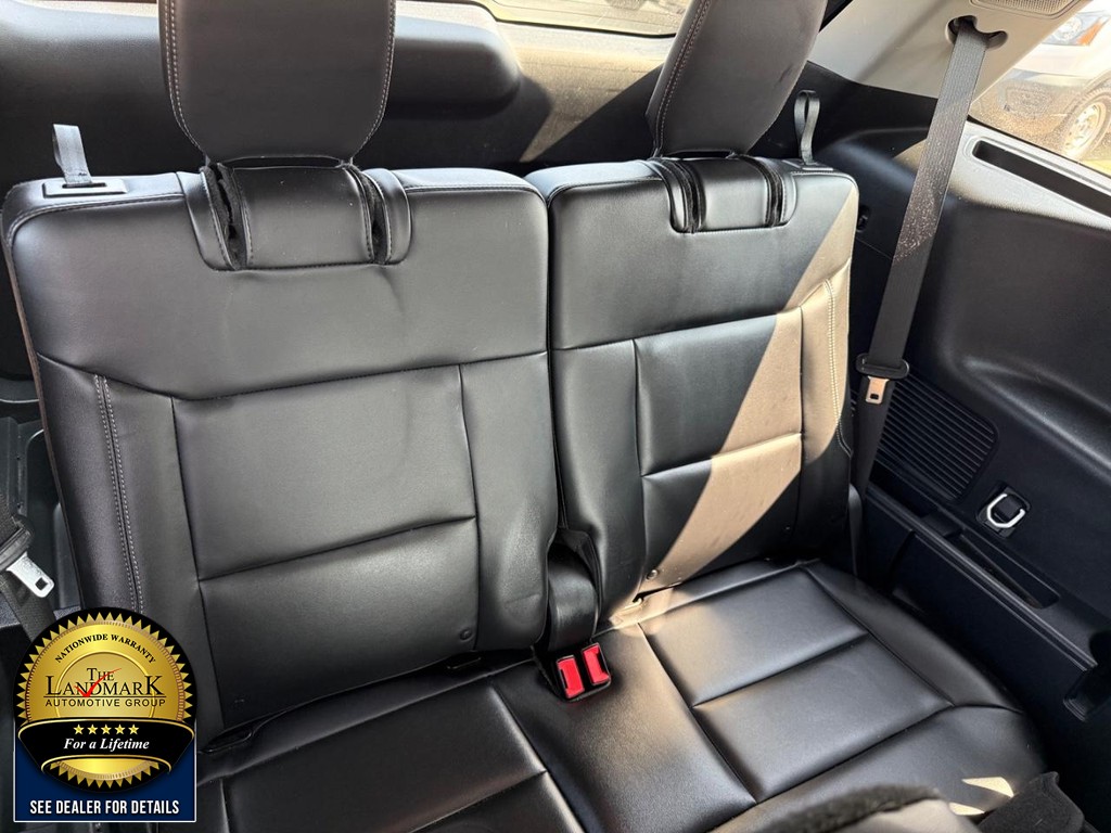 Ford Explorer Vehicle Full-screen Gallery Image 17