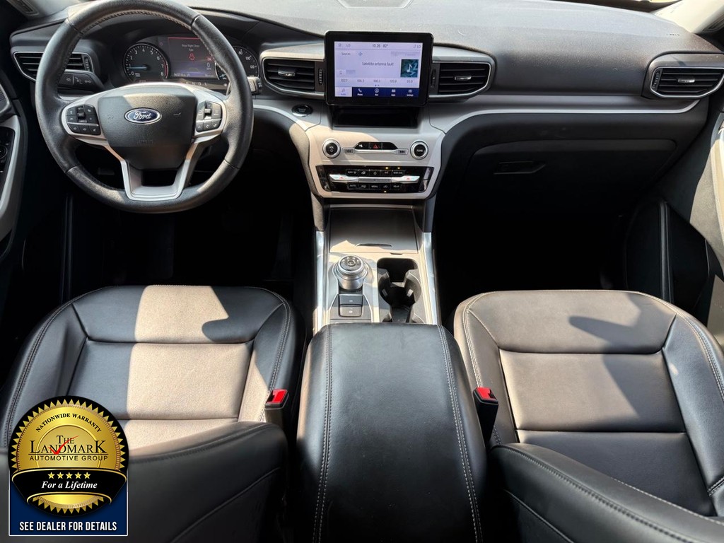Ford Explorer Vehicle Full-screen Gallery Image 18