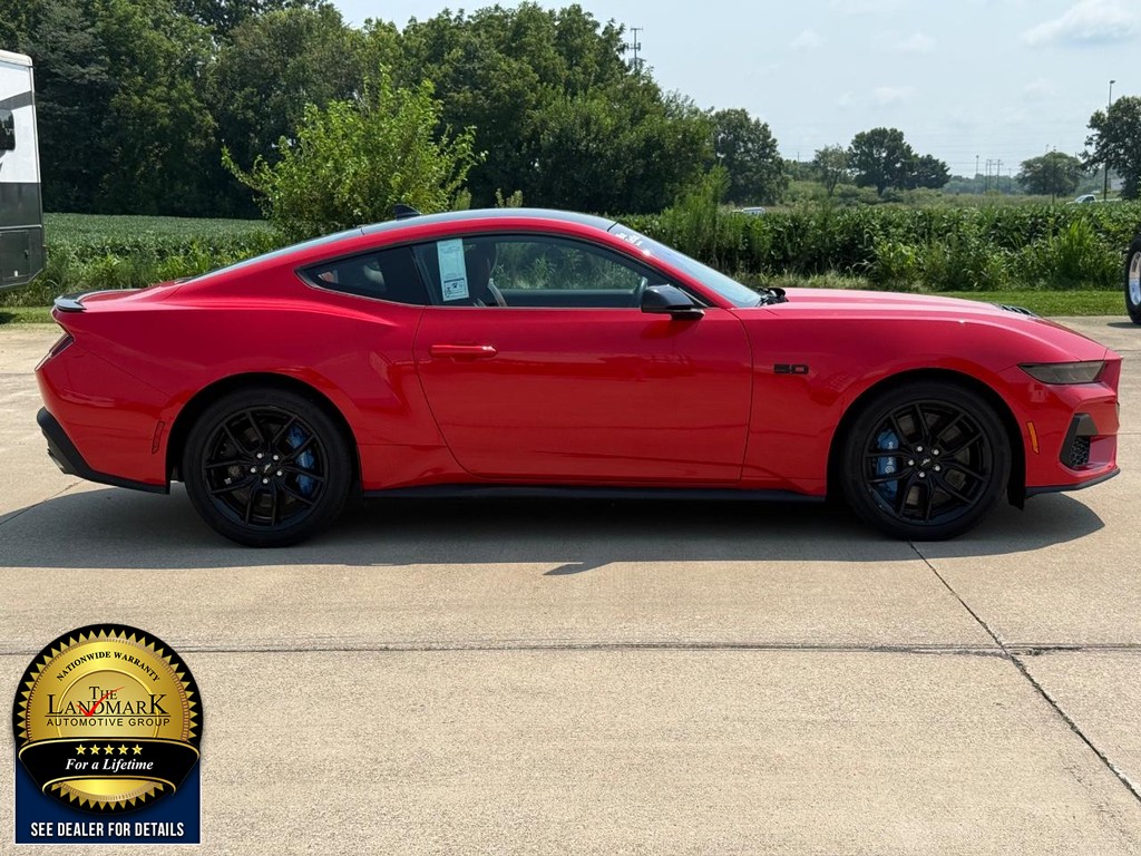 Ford Mustang Vehicle Full-screen Gallery Image 04