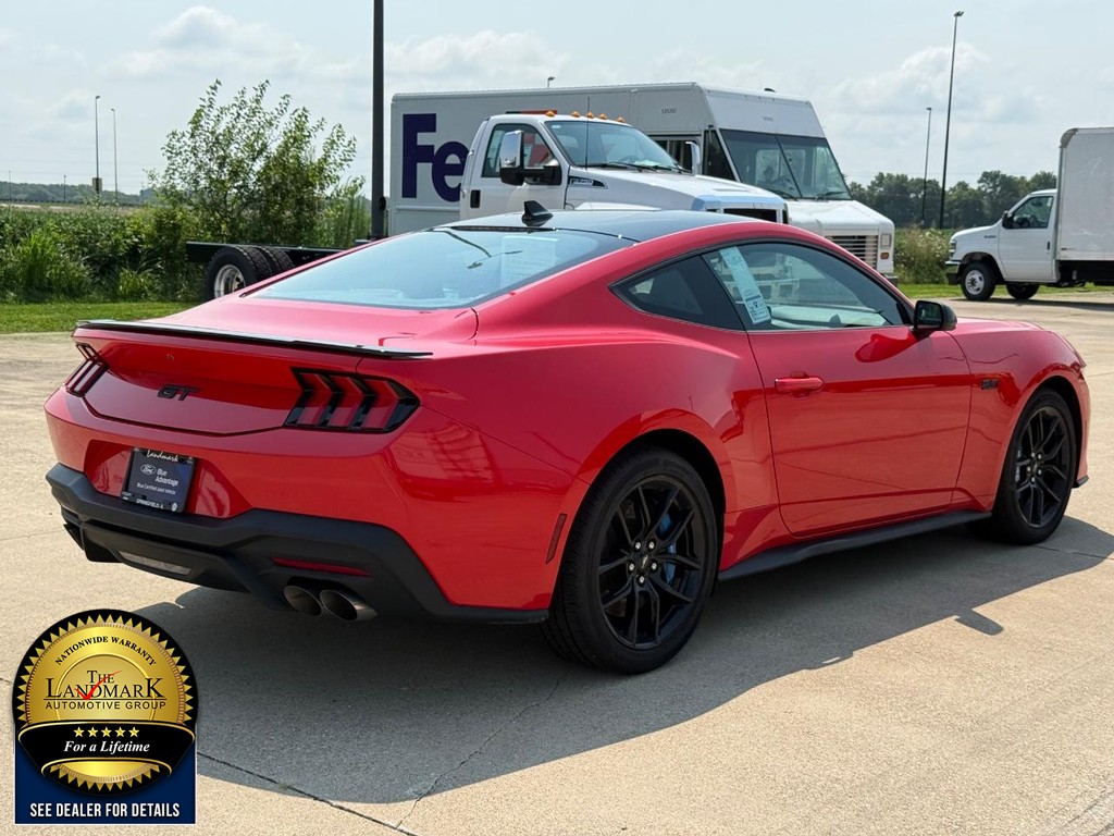 Ford Mustang Vehicle Full-screen Gallery Image 05