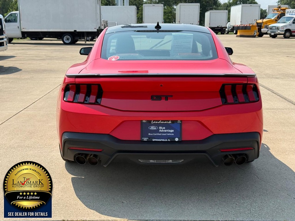 Ford Mustang Vehicle Full-screen Gallery Image 06