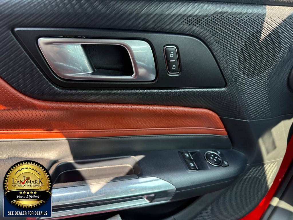 Ford Mustang Vehicle Full-screen Gallery Image 08