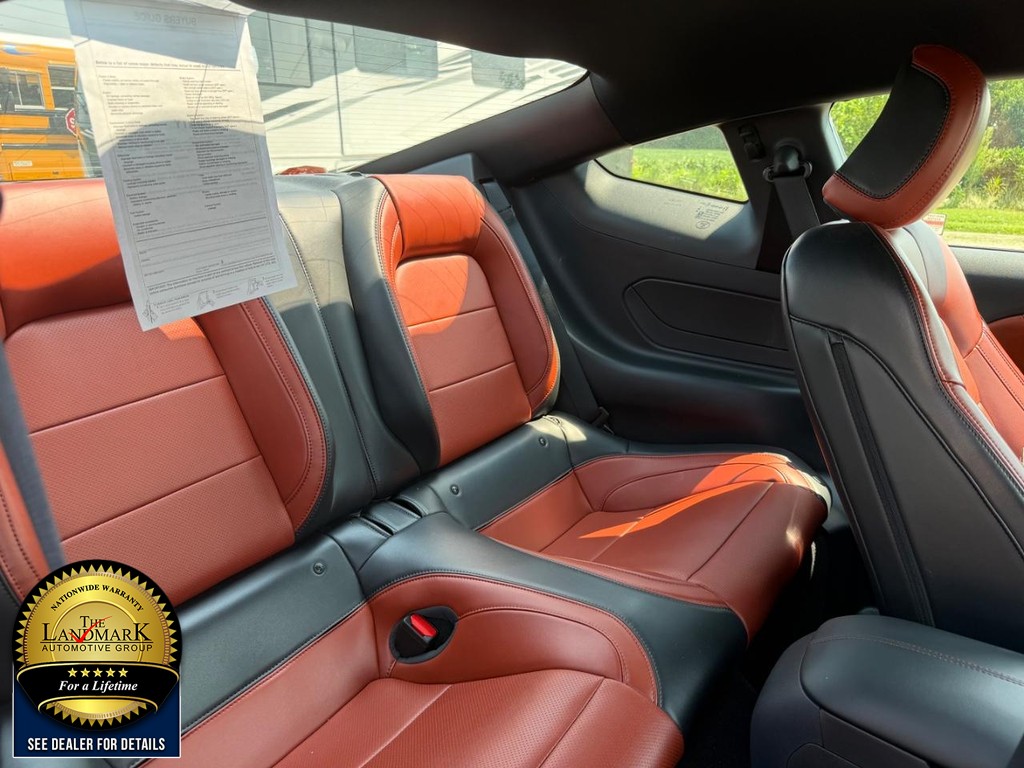 Ford Mustang Vehicle Full-screen Gallery Image 16