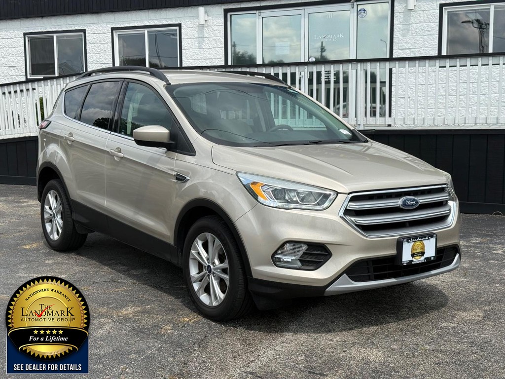 Ford Escape Vehicle Full-screen Gallery Image 3