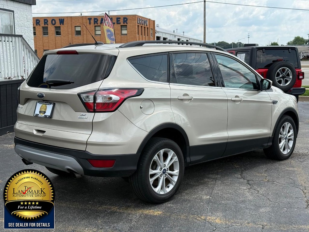 Ford Escape Vehicle Full-screen Gallery Image 5
