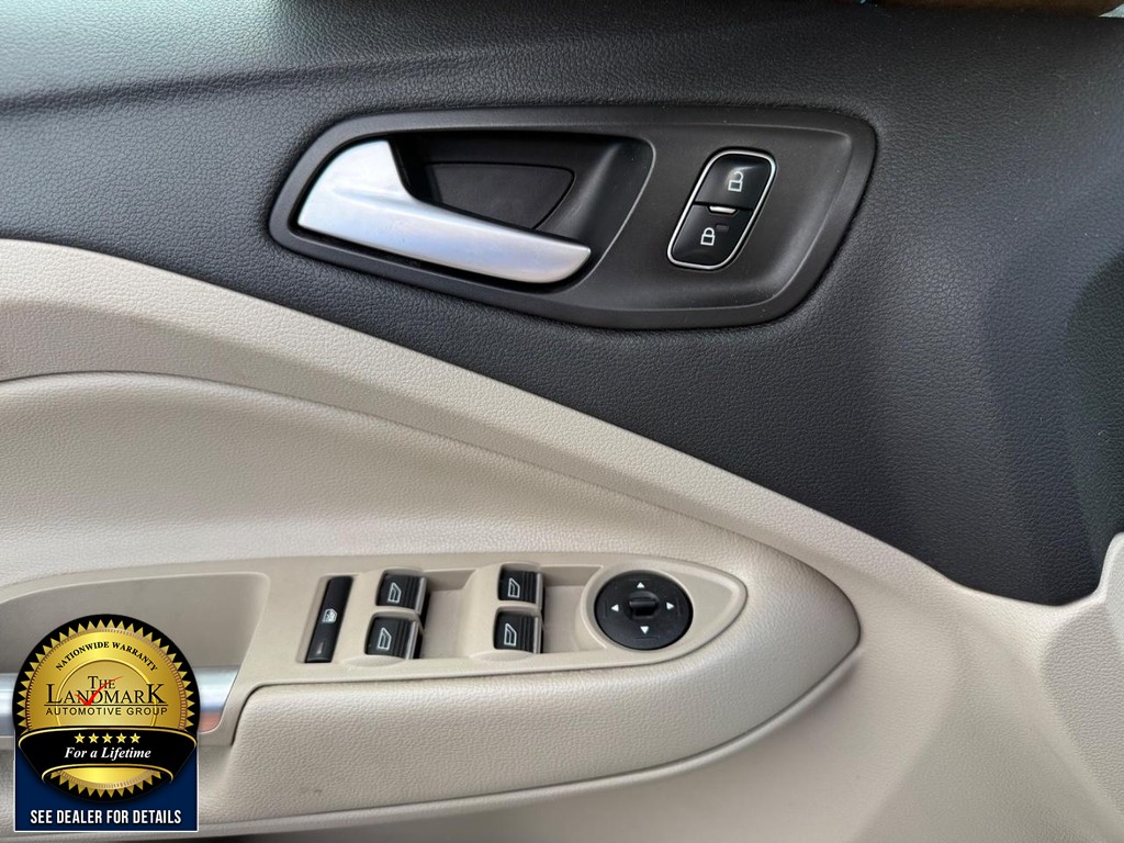 Ford Escape Vehicle Full-screen Gallery Image 8