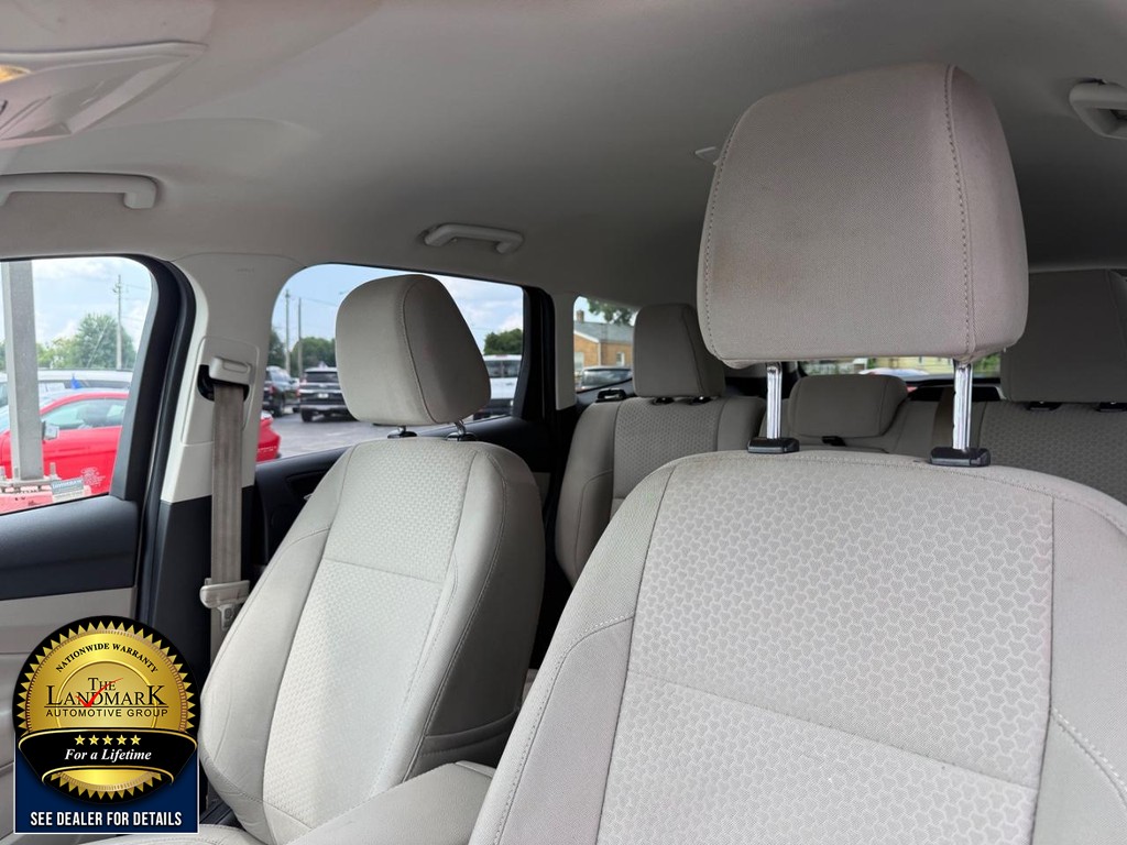 Ford Escape Vehicle Full-screen Gallery Image 9