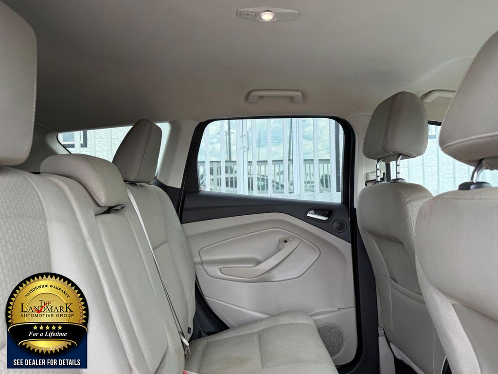 Ford Escape Vehicle Full-screen Gallery Image 15