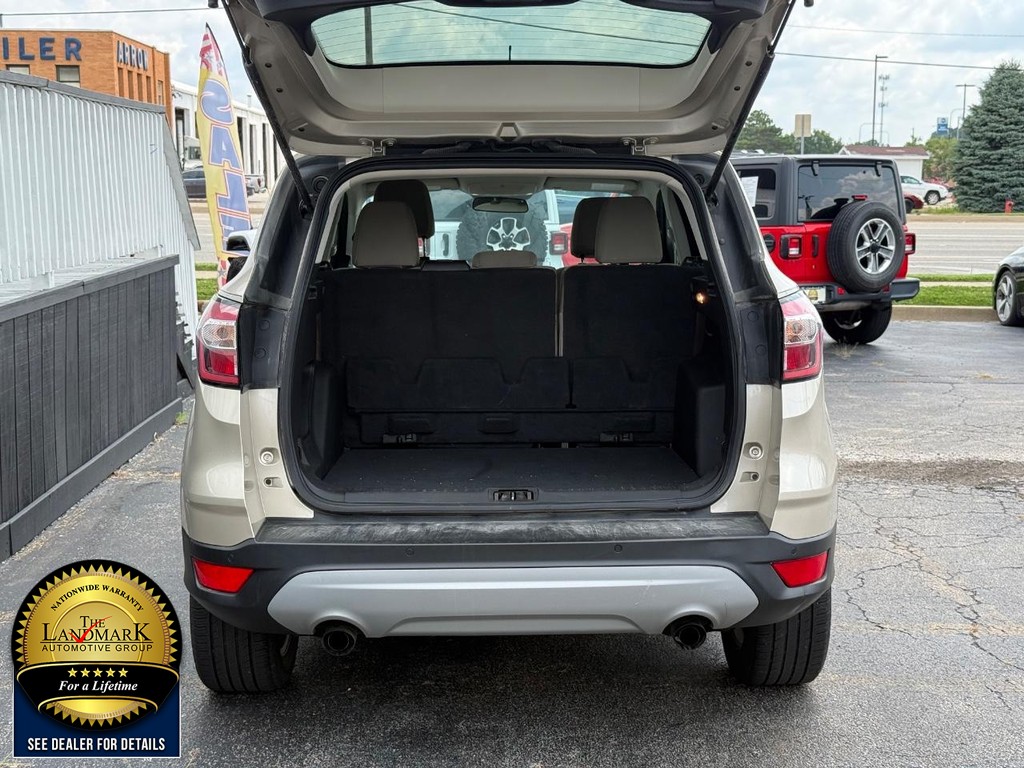 Ford Escape Vehicle Full-screen Gallery Image 19