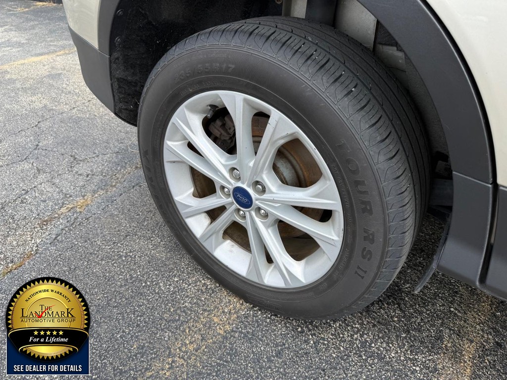 Ford Escape Vehicle Full-screen Gallery Image 20