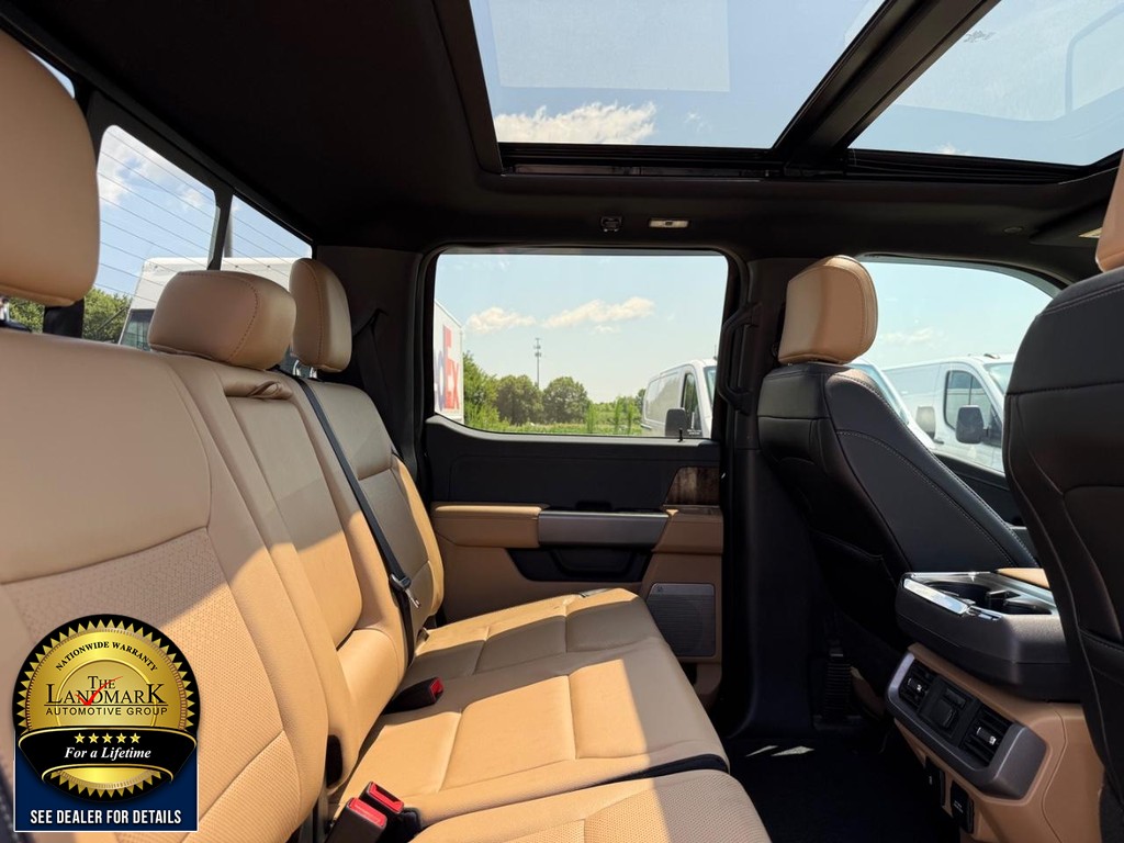 Ford F-150 Vehicle Full-screen Gallery Image 16
