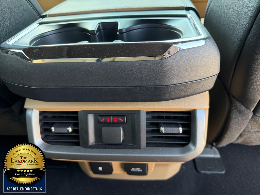 Ford F-150 Vehicle Full-screen Gallery Image 17