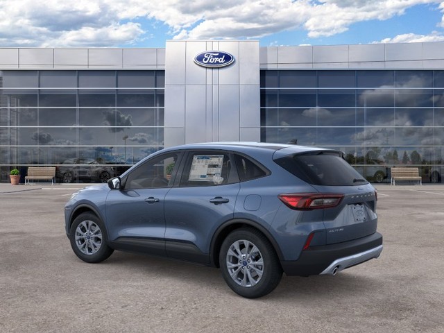 Ford Escape Vehicle Full-screen Gallery Image 4