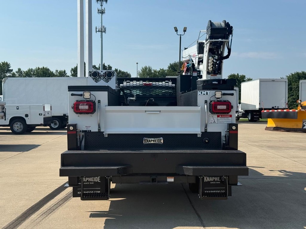 Ford Super Duty F-550 DRW Vehicle Full-screen Gallery Image 6
