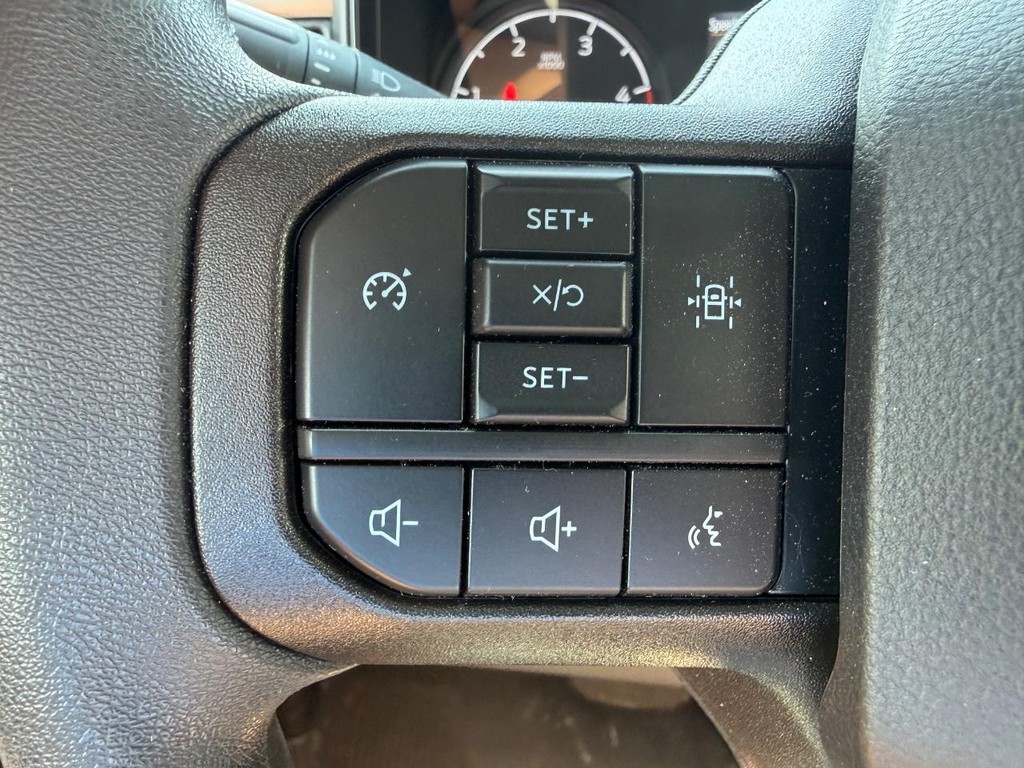 Ford Super Duty F-550 DRW Vehicle Full-screen Gallery Image 10