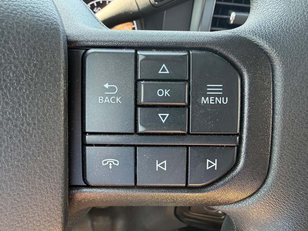 Ford Super Duty F-550 DRW Vehicle Full-screen Gallery Image 11