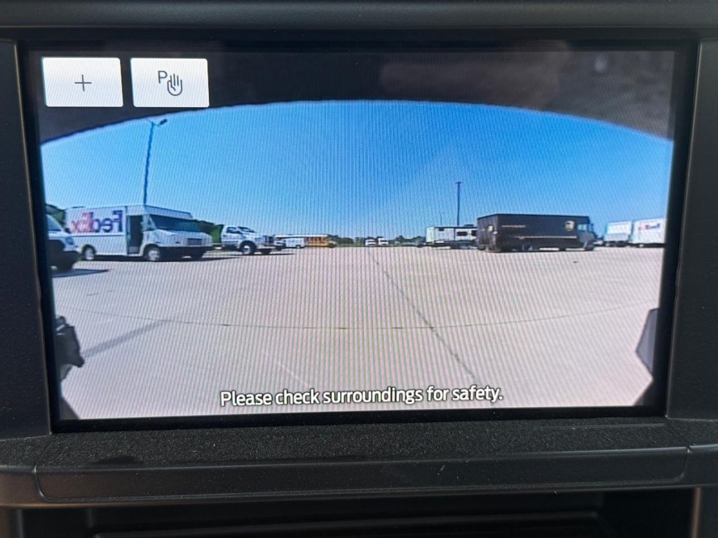 Ford Super Duty F-550 DRW Vehicle Full-screen Gallery Image 13