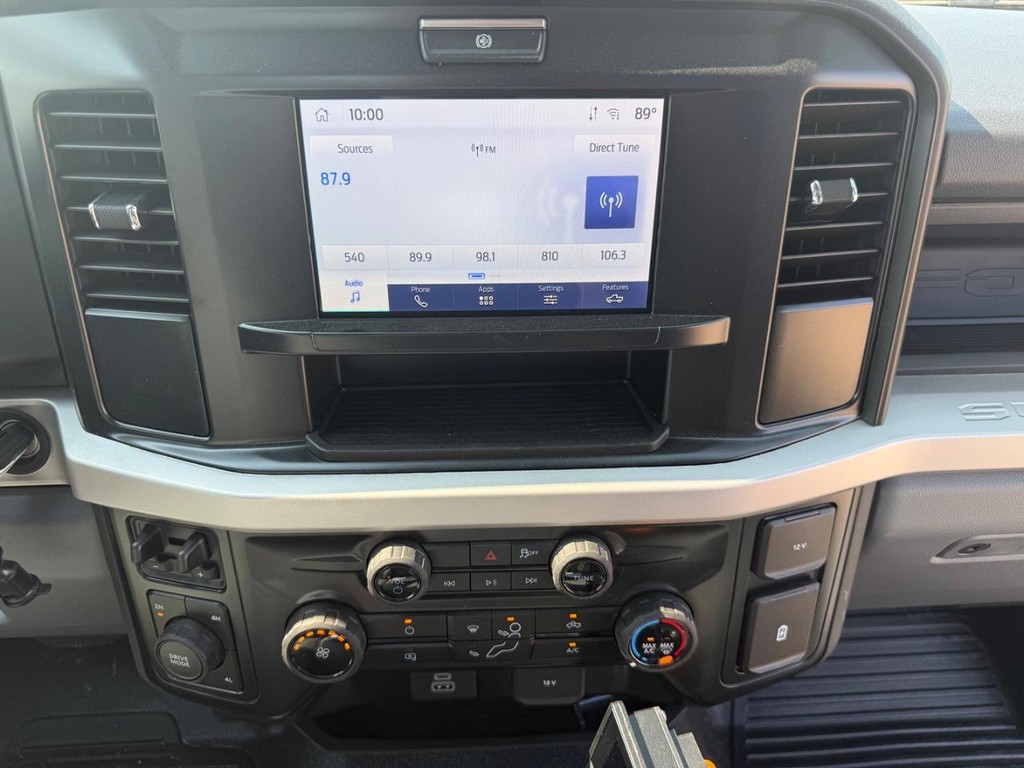 Ford Super Duty F-550 DRW Vehicle Full-screen Gallery Image 17