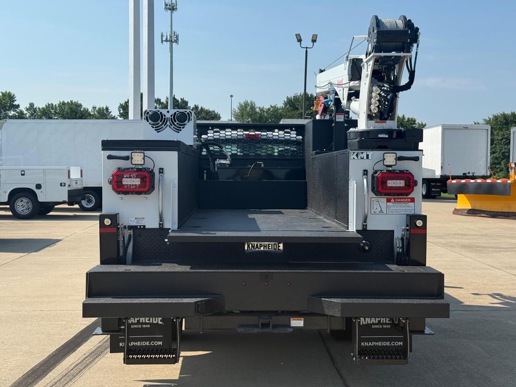 Ford Super Duty F-550 DRW Vehicle Full-screen Gallery Image 18