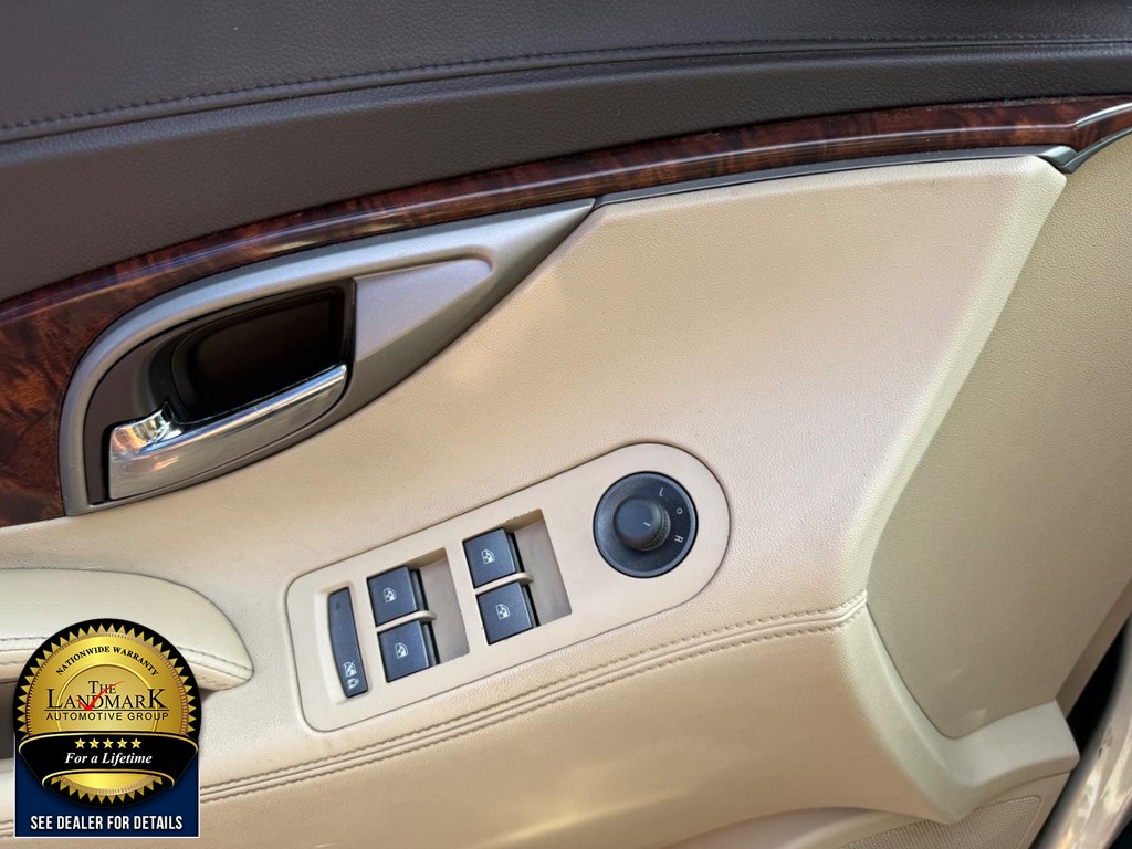 Buick LaCrosse Vehicle Full-screen Gallery Image 08