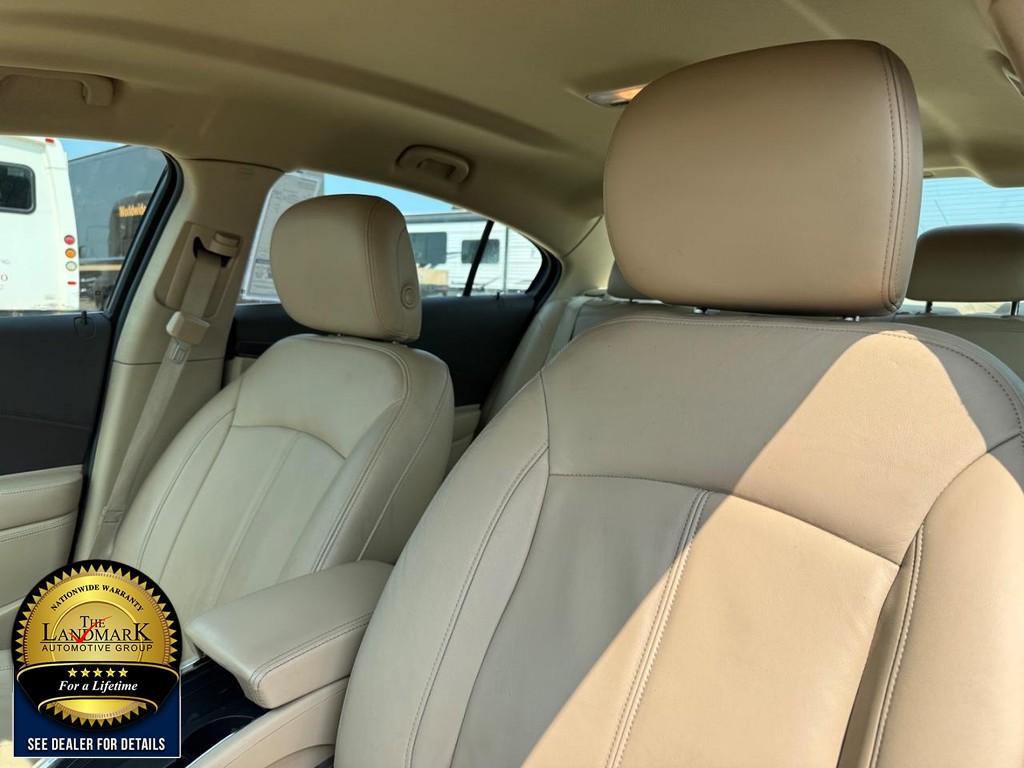 Buick LaCrosse Vehicle Full-screen Gallery Image 09