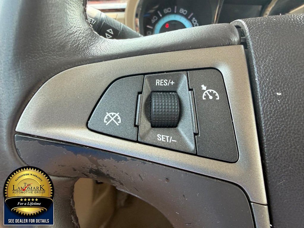 Buick LaCrosse Vehicle Full-screen Gallery Image 10
