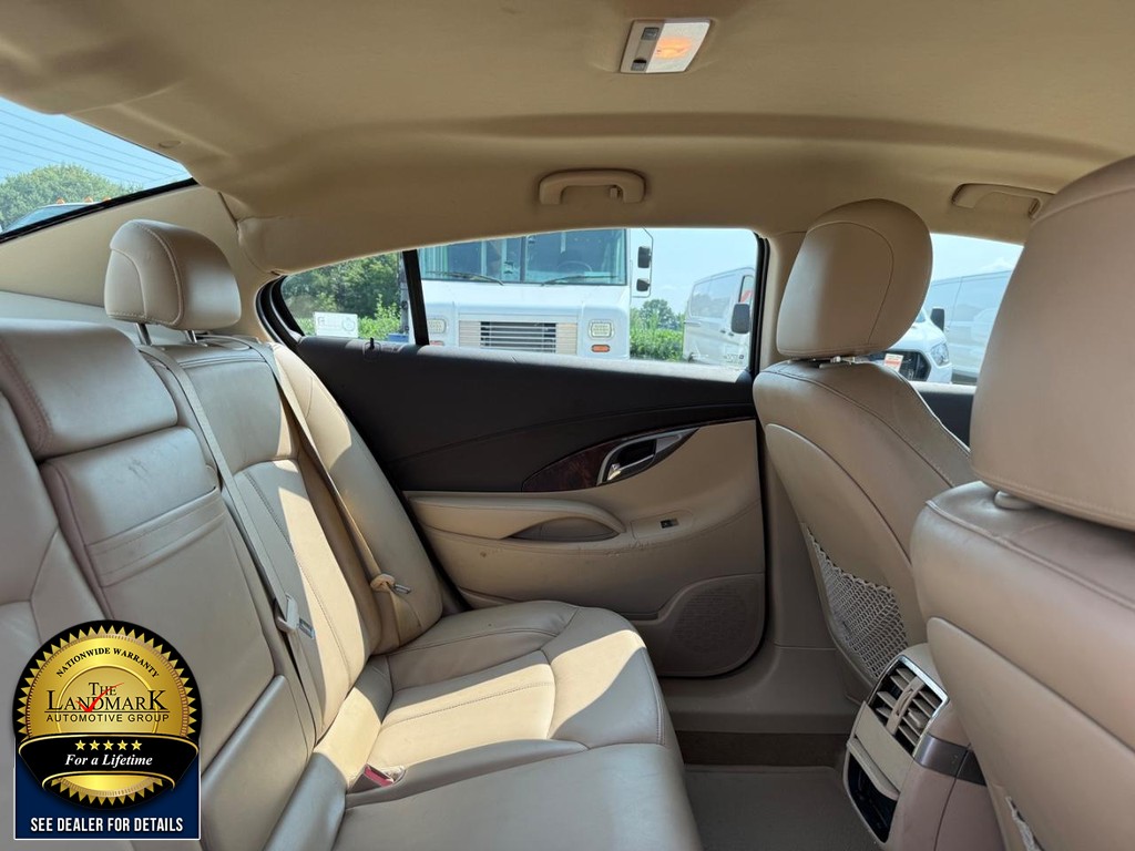 Buick LaCrosse Vehicle Full-screen Gallery Image 14