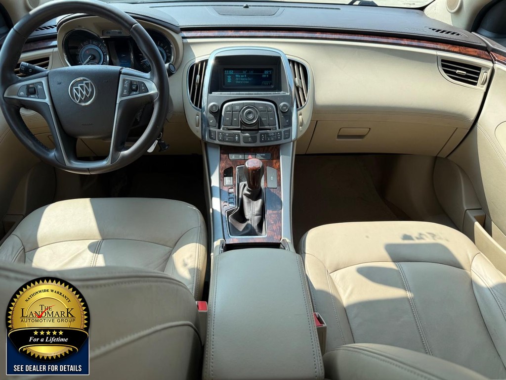 Buick LaCrosse Vehicle Full-screen Gallery Image 15