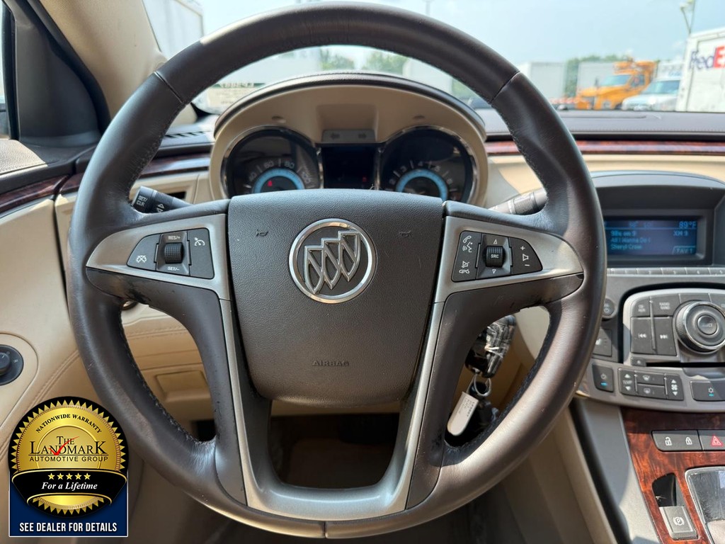 Buick LaCrosse Vehicle Full-screen Gallery Image 16