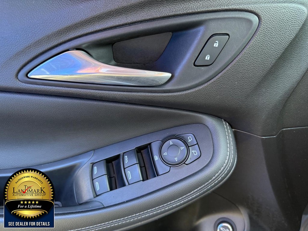 Buick Encore GX Vehicle Full-screen Gallery Image 08