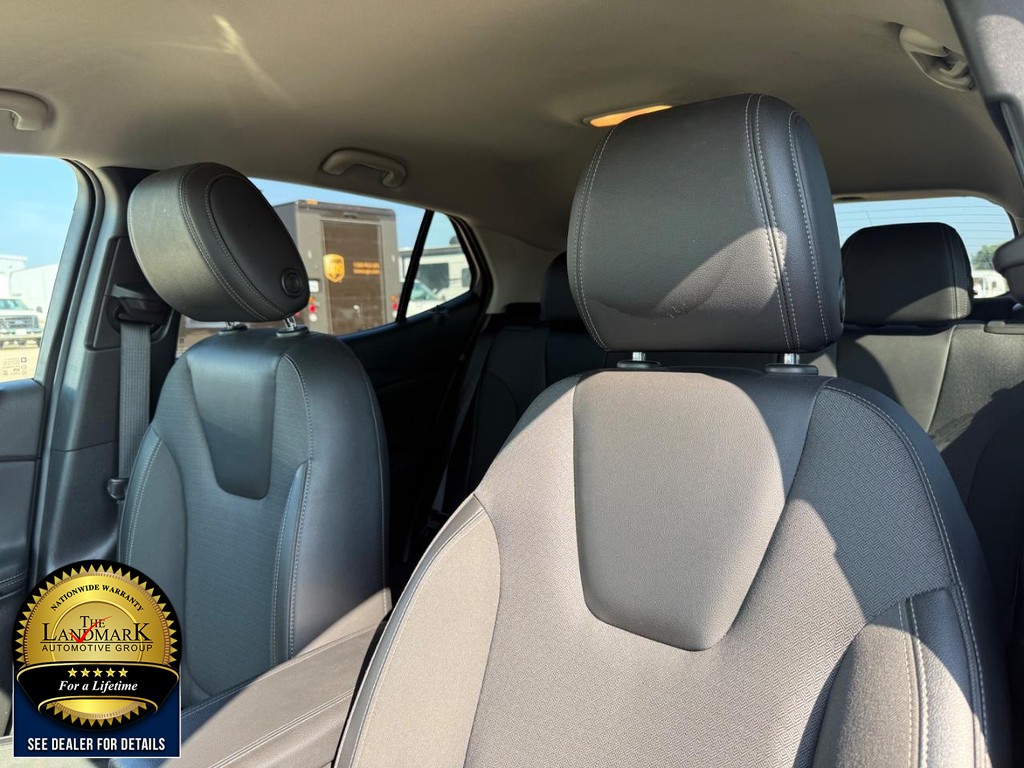 Buick Encore GX Vehicle Full-screen Gallery Image 09
