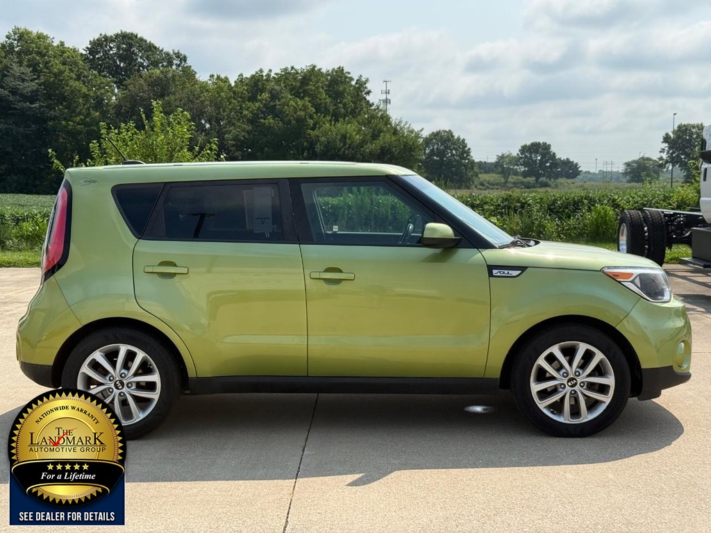 Kia Soul Vehicle Full-screen Gallery Image 4