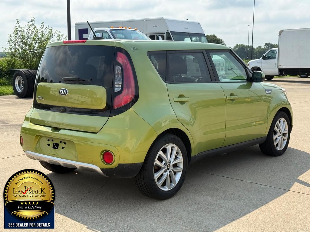 Kia Soul Vehicle Full-screen Gallery Image 5